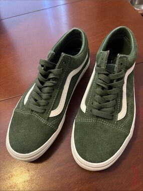 Old Skool Vans Low-Top Suede Skate Sneakers - Dark Green